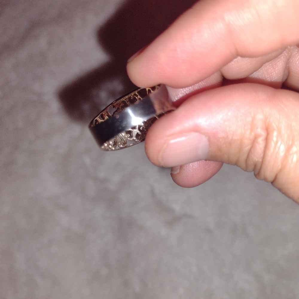 Ring - Picture 2 of 3